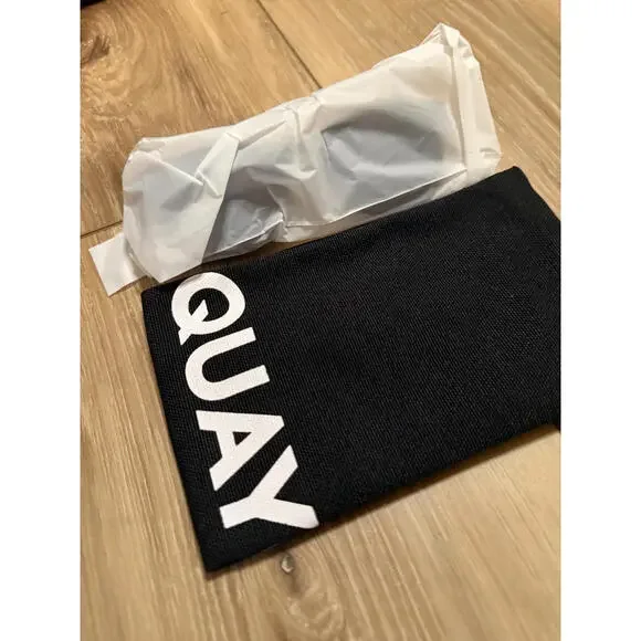 NWT! QUAY 54mm Square Sunglasses Black/ Smoke One Size - Picture 3 of 8